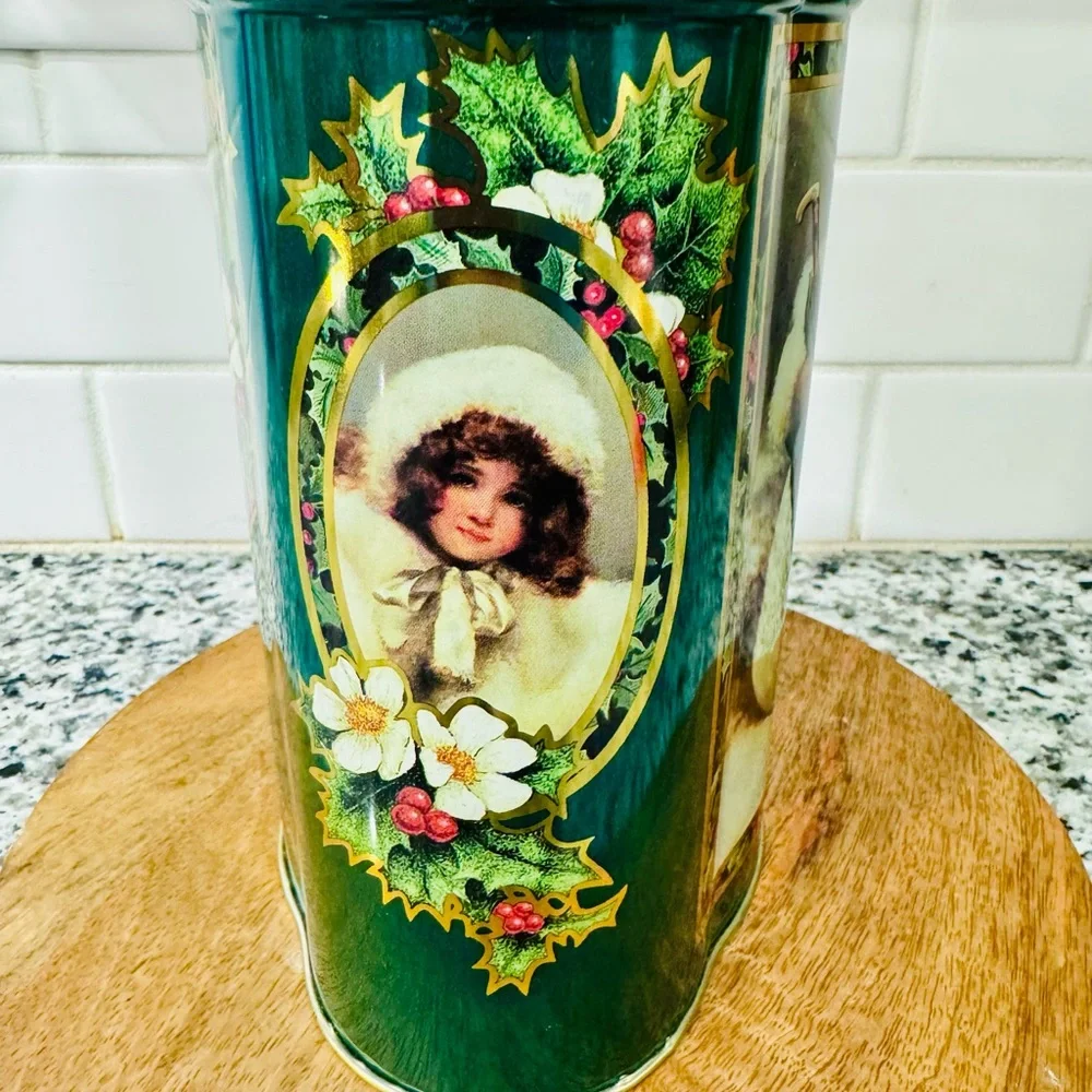 Vintage Avon Tea Tin with Winter Scene‎ Made in England